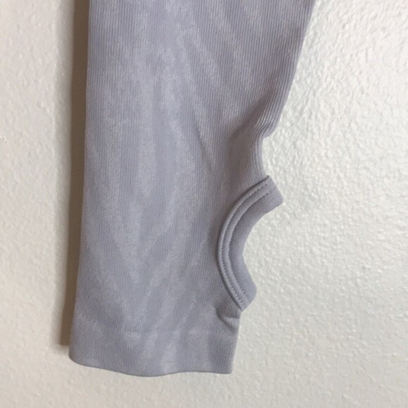 Aybl ladies athletic seamless light gray long sleeve crop top size small - Picture 3 of 8